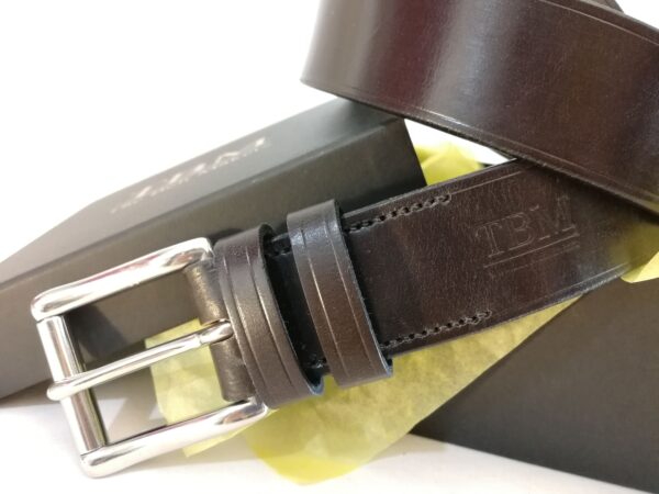 Belt - Classic in Sedgwick Dark Havana (DKH) Leather, Black ed st with stainless steel West End roller (SSWR) buckle in 1.5 ( 112) inch width - black box